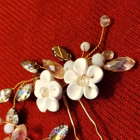 Elegant Floral Hair Pins - Picture 8 of 9